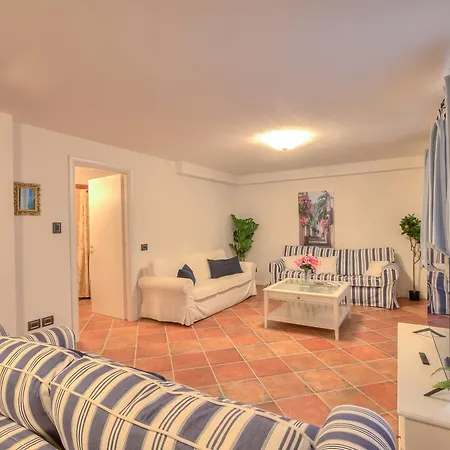 Borgo Belvedere-lake View & Shared Pool - Happy Apartmán *