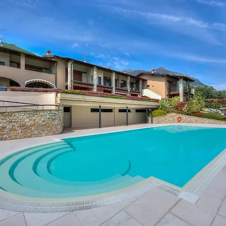Borgo Belvedere-lake View & Shared Pool - Happy Apartmán *